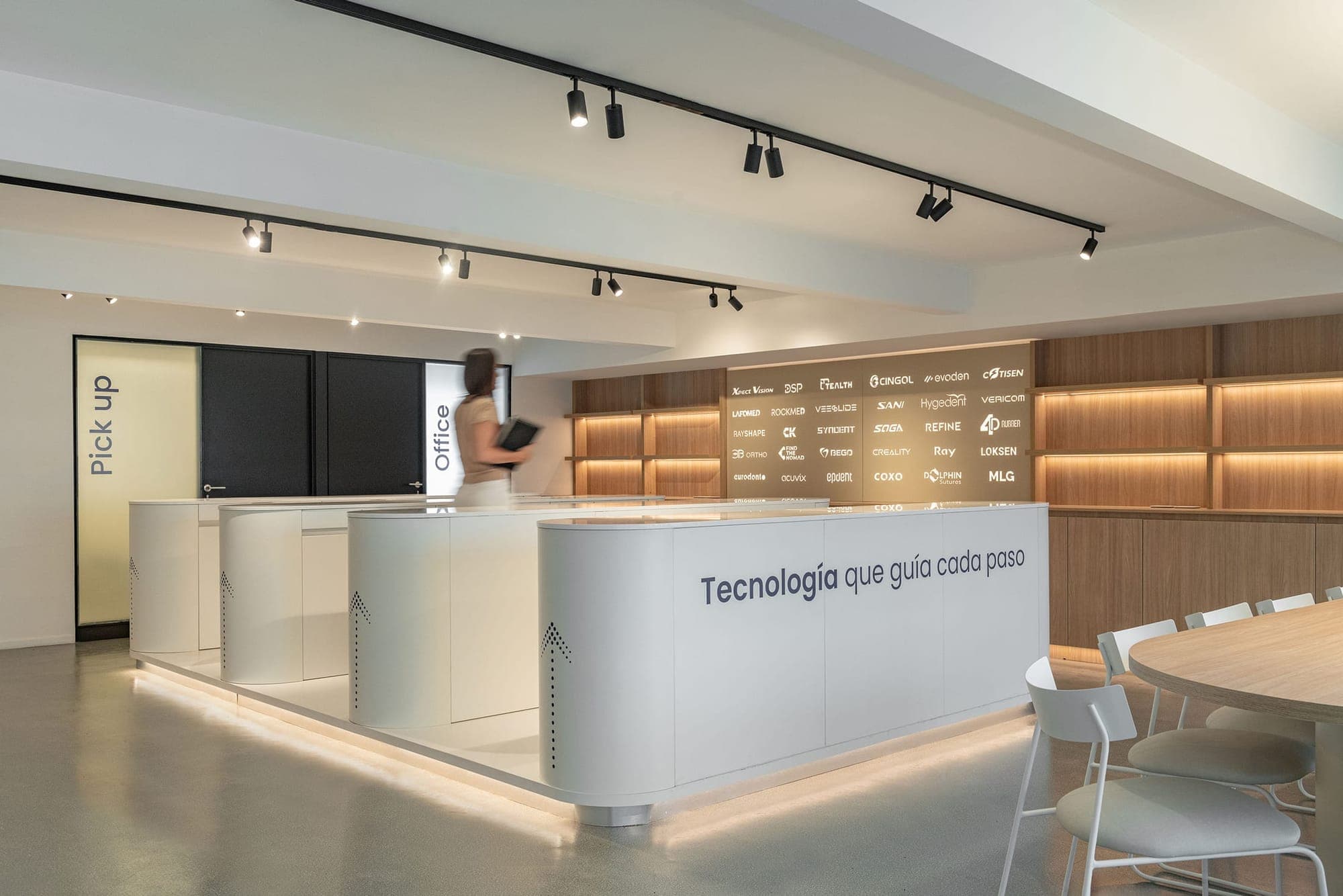Cedent — Showroom — Equipamiento Odontológico